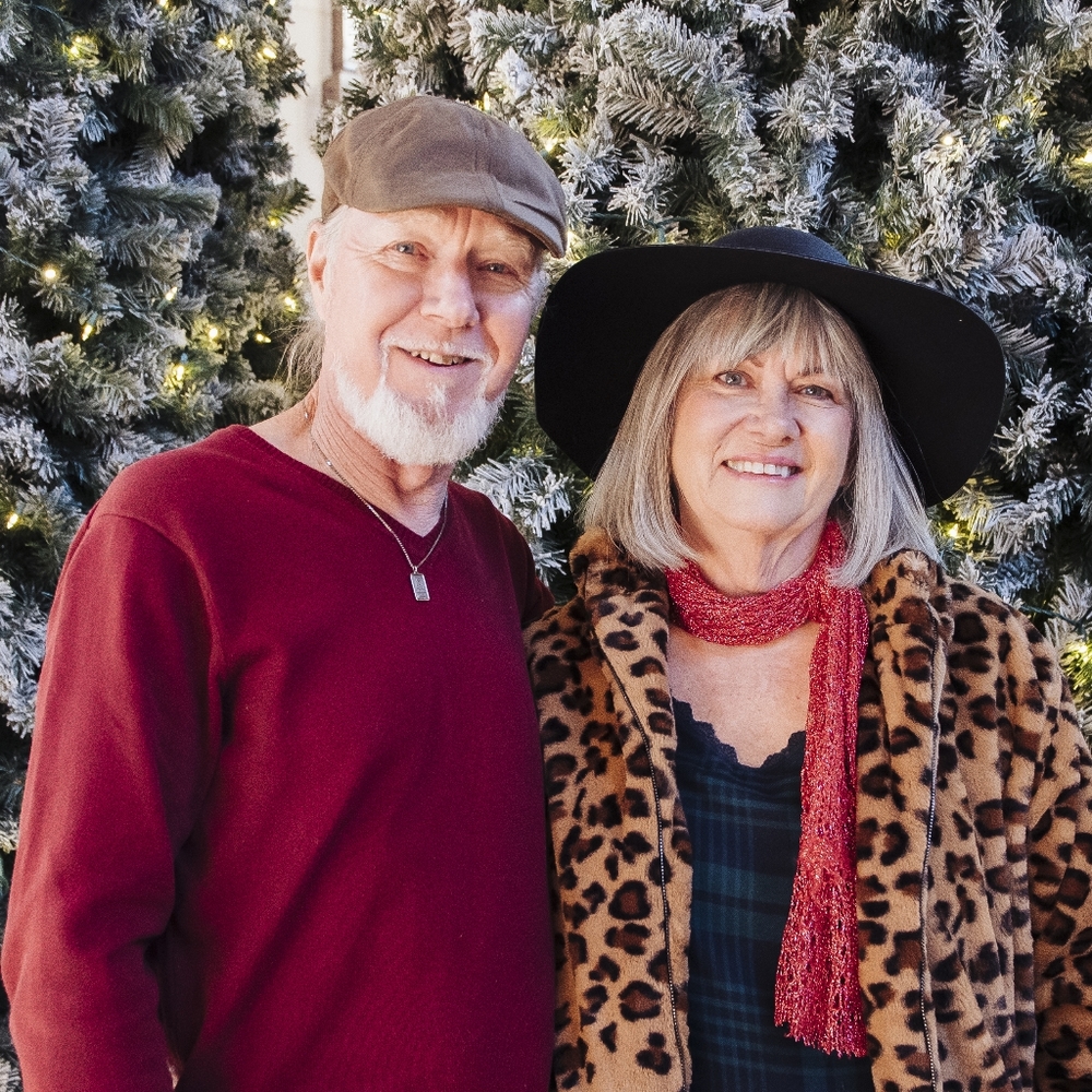 Meet your Poshers, Donna & Steve